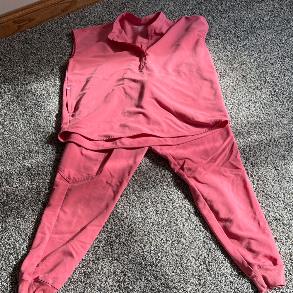 Figs Women's Coral Joggers
